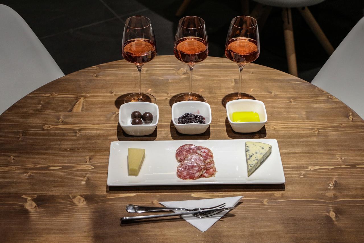 Wine Hotel Кишинёв Экстерьер фото